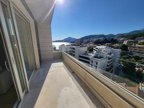 Penthouse in Rafailovici with sea view